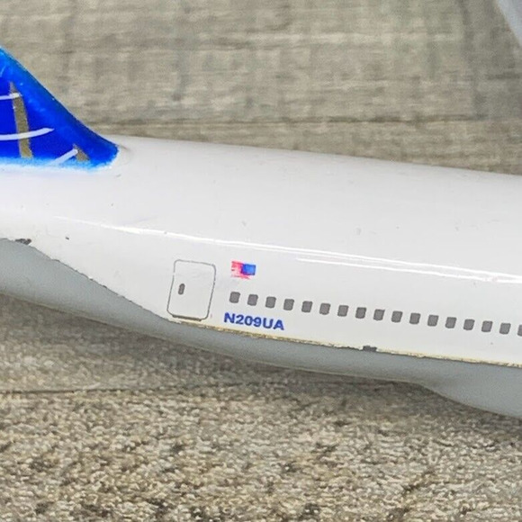 United Airlines Airliner Toy Airplane Diecast - Picture 6 of 7
